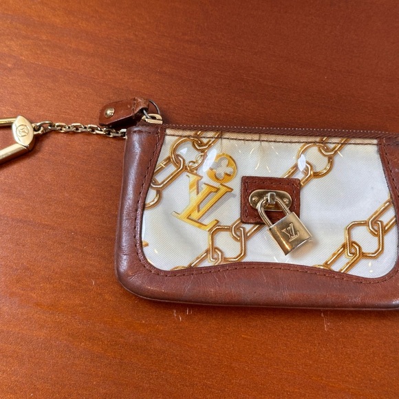 Auth Louis Vuitton Monogram Charms
Patent Leather Card/Coin Holder - Picture 11 of 11